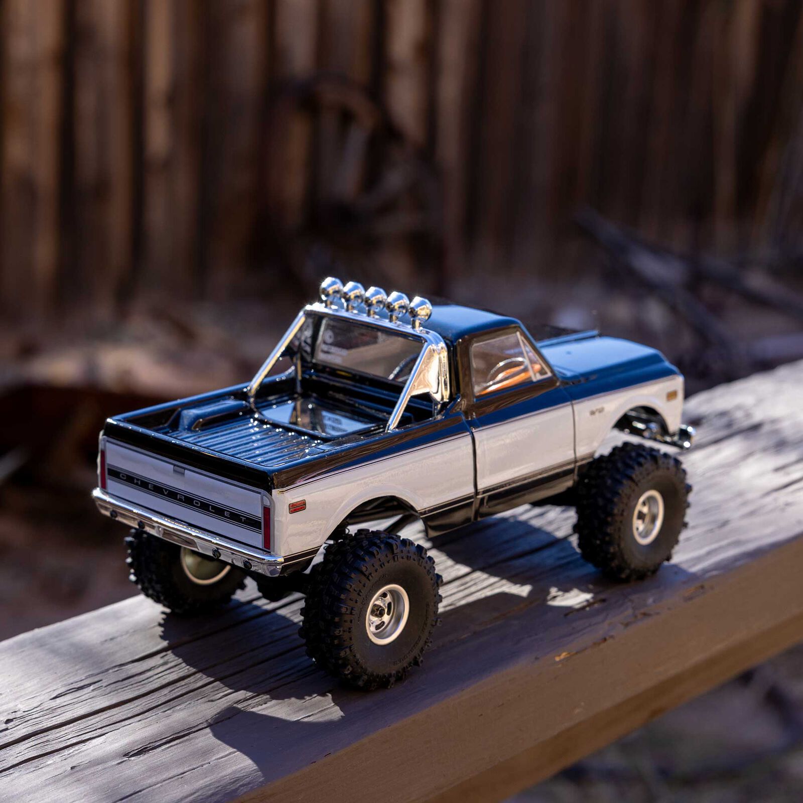 Axial SCX24 1967-1972 Chevrolet C10 4WD Truck Brushed RTR Black/White 1/24