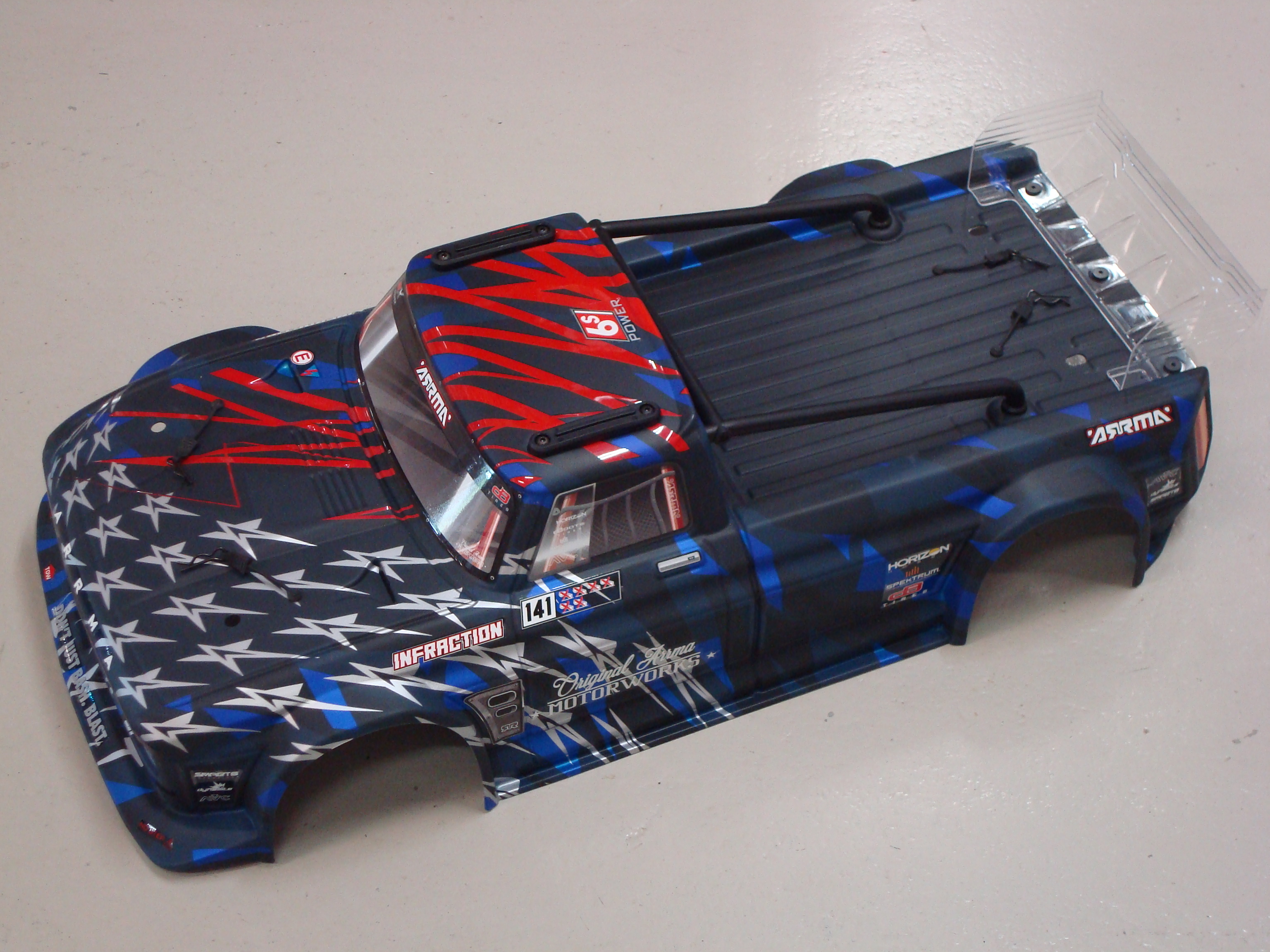 Occasion ARRMA Infraction 6S BLX Painted Blue/Red Complete Body 1/7