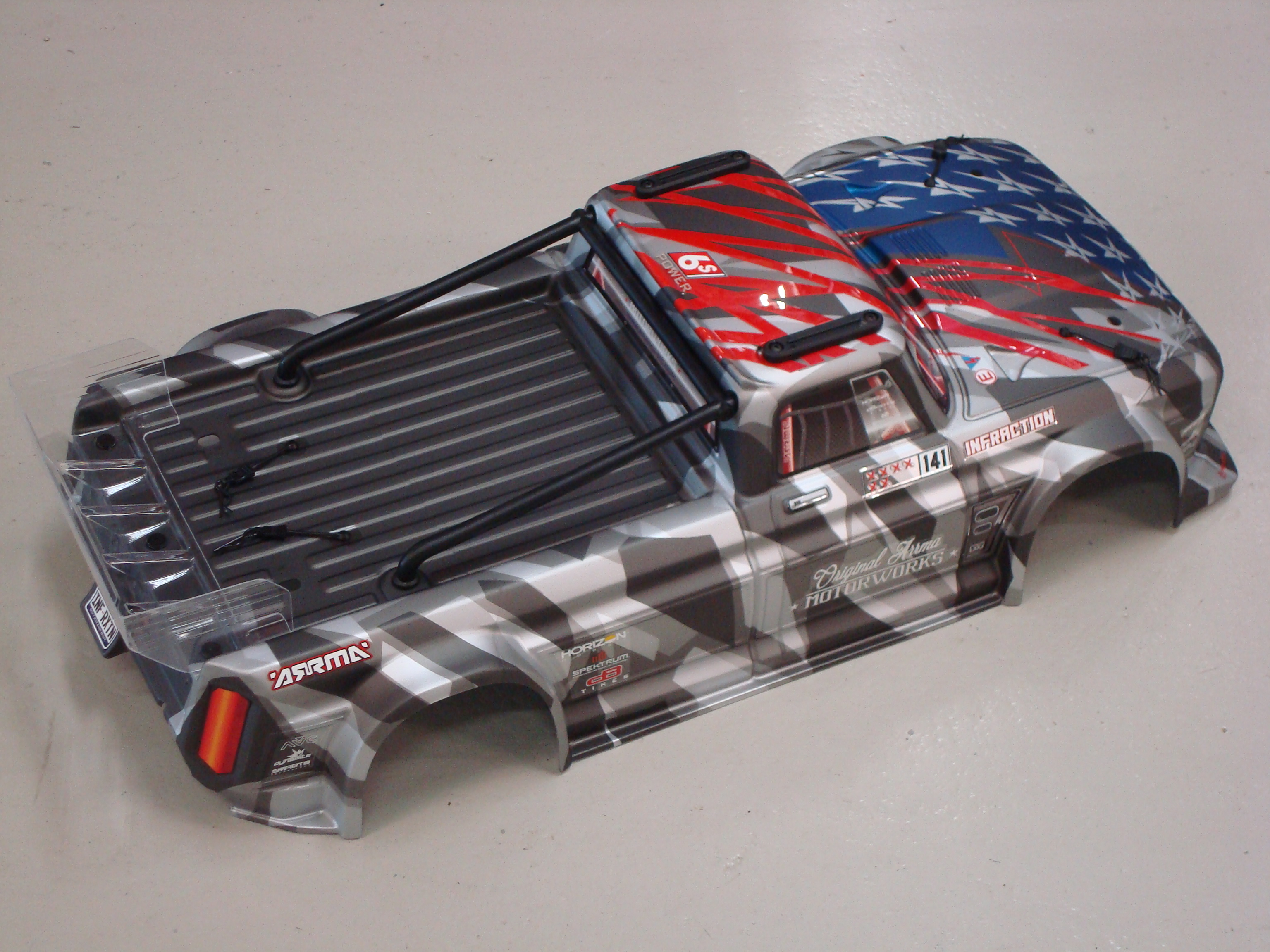Occasion ARRMA Infraction 6S BLX Painted Silver/Red Complete Body 1/7