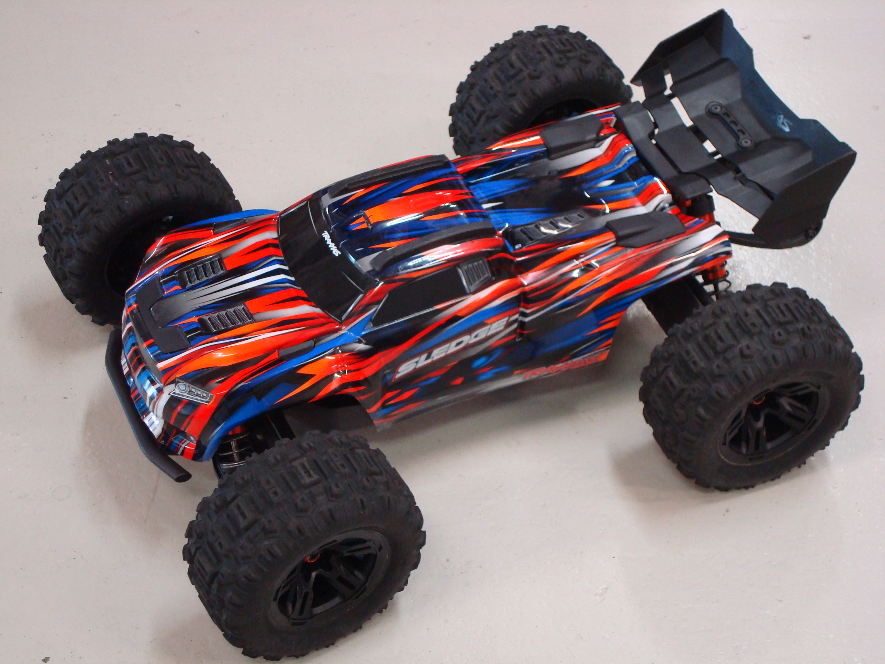 Occasion Traxxas Sledge V2 Belted Brushless 6S Off-Road Truggy 1/8 4WD TSM RTR Orange