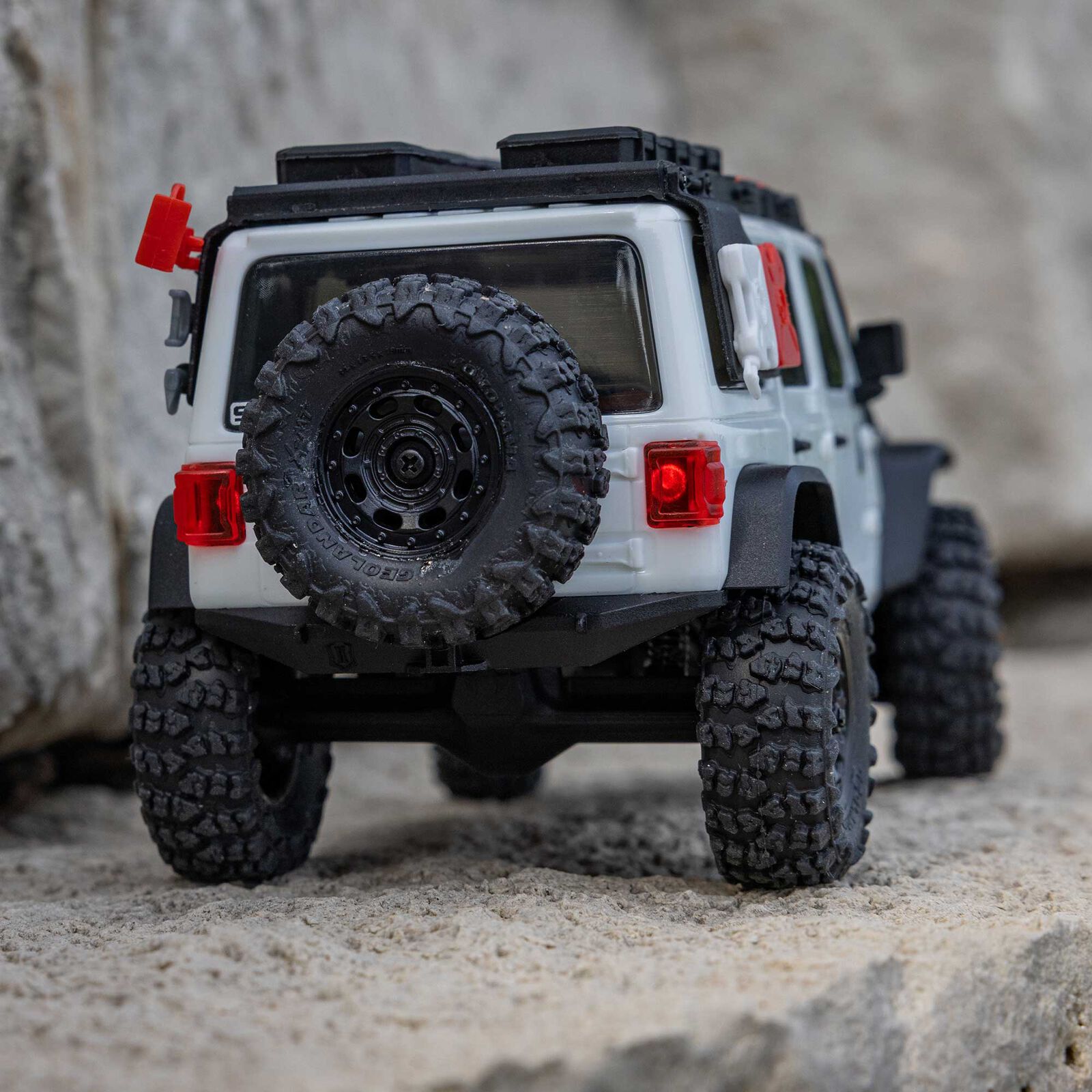 Axial SCX30 Jeep Wrangler JLU 4X4 RTR Brushed Rock Crawler (Battery & Charger Included), White 1/30