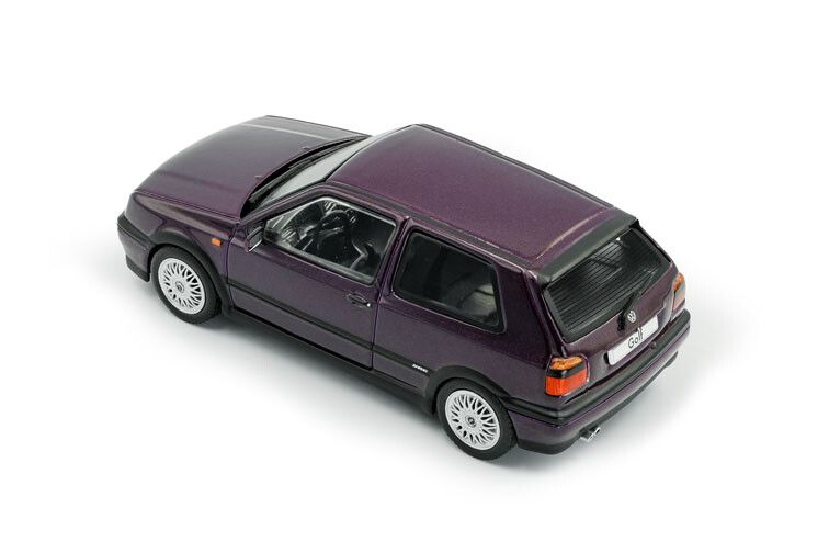 Solido VW Golf MKIII VR6 '94 Paars (Dusty mauve pearl) 1/43