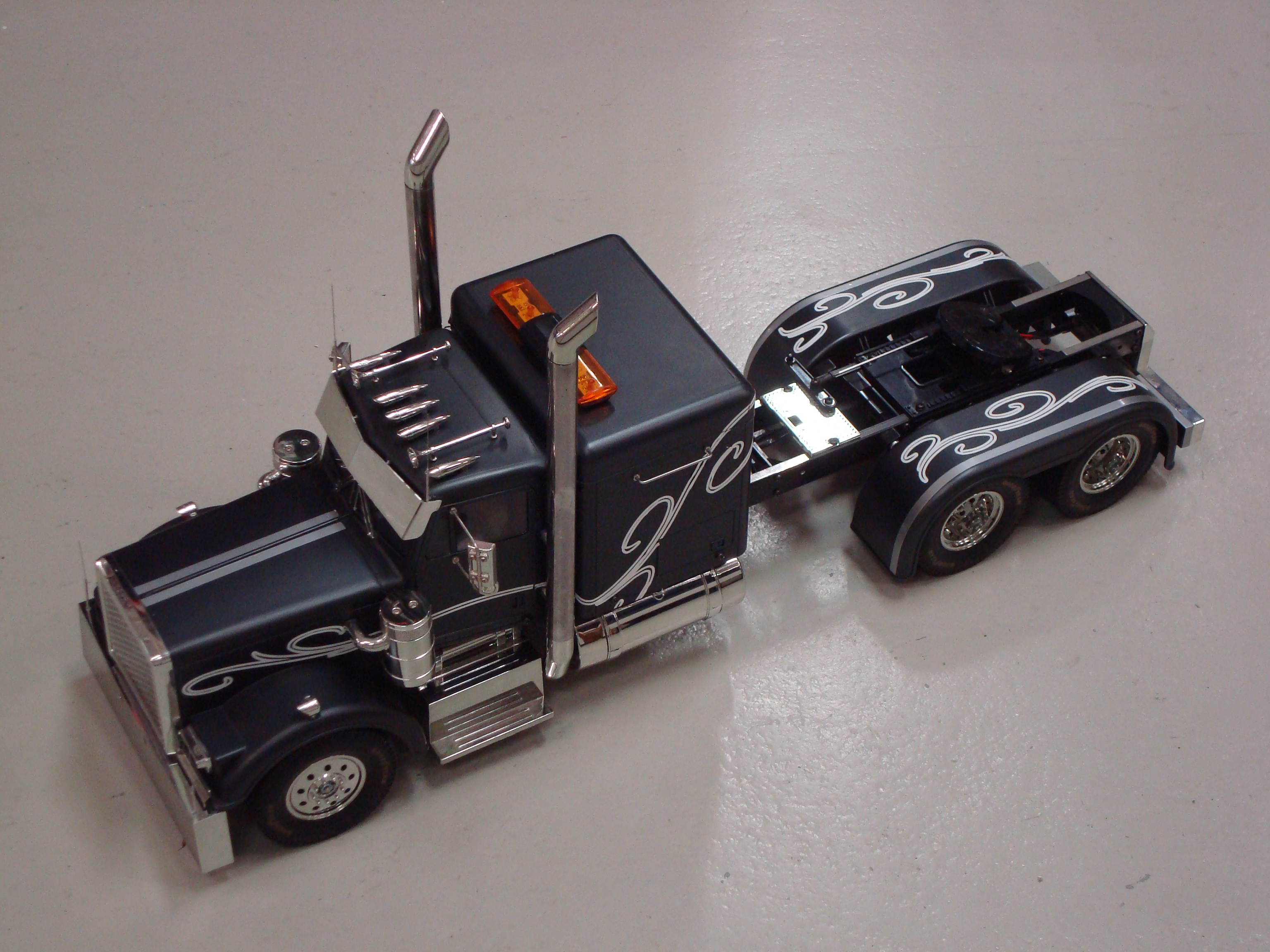 Occasion Tamiya Grand Hauler Customized Flat Black Edition R/C Truck 1/14