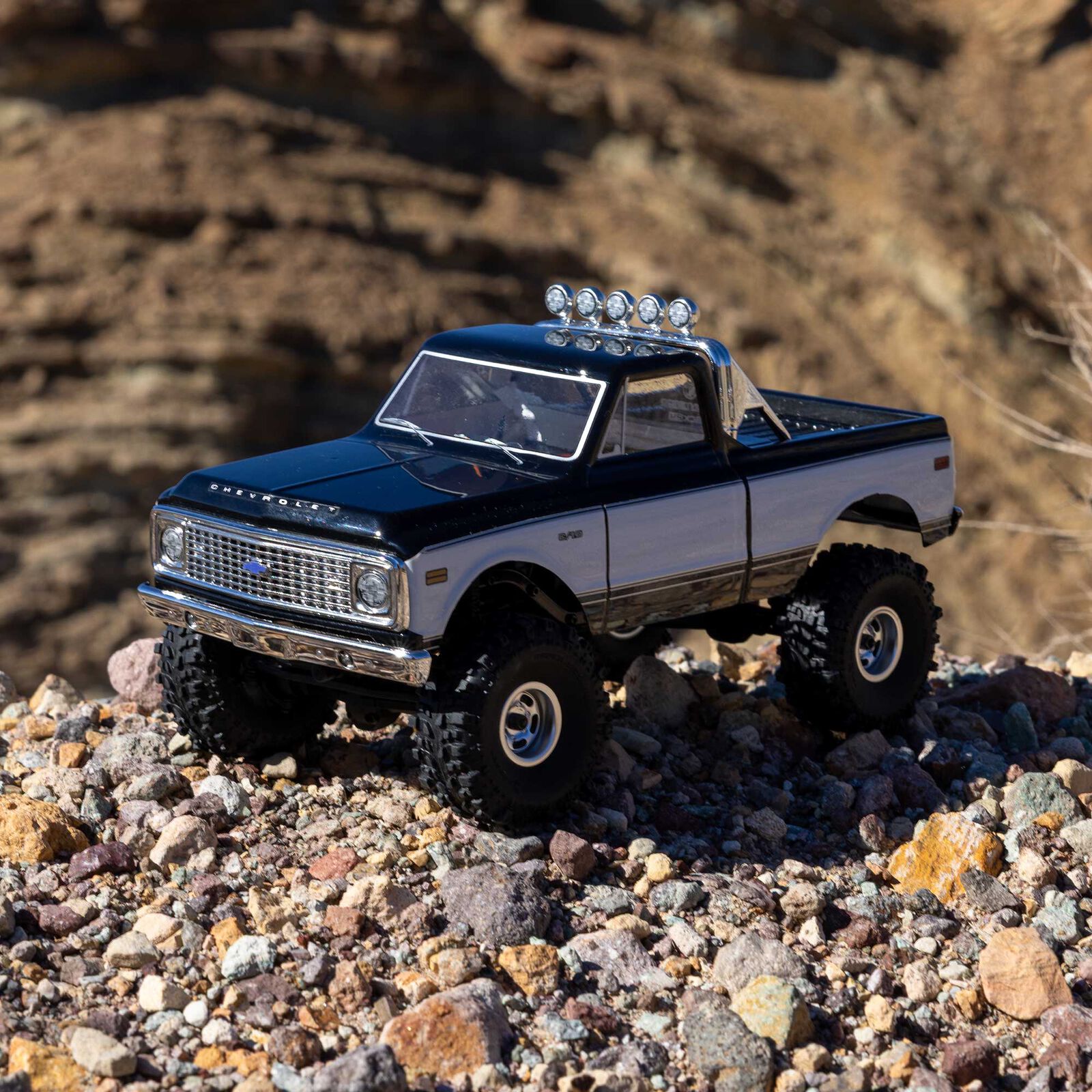 Axial SCX24 1967-1972 Chevrolet C10 4WD Truck Brushed RTR Black/White 1/24