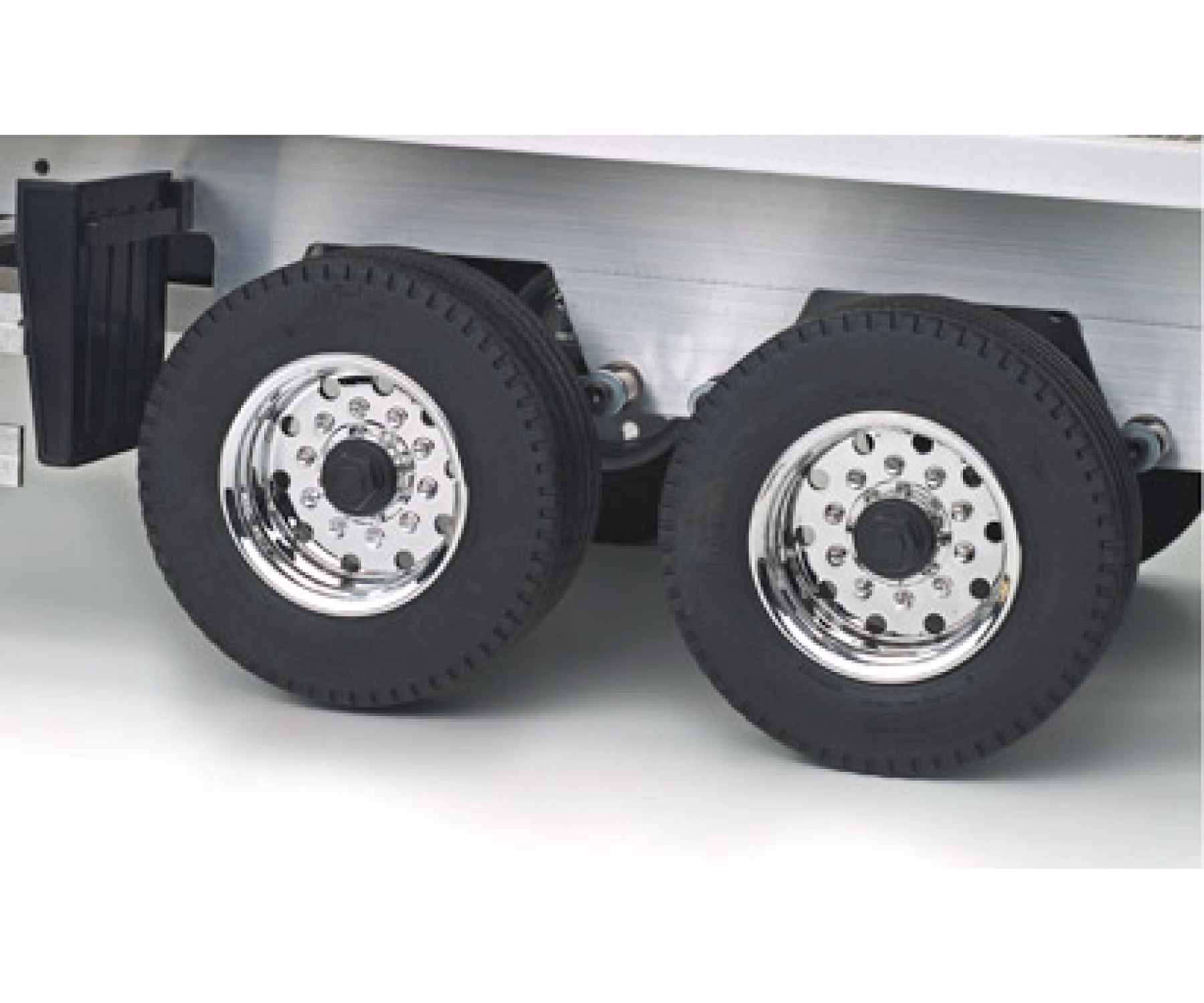 Carson Wide Trailer Wheels Chrome 1/14 (2)