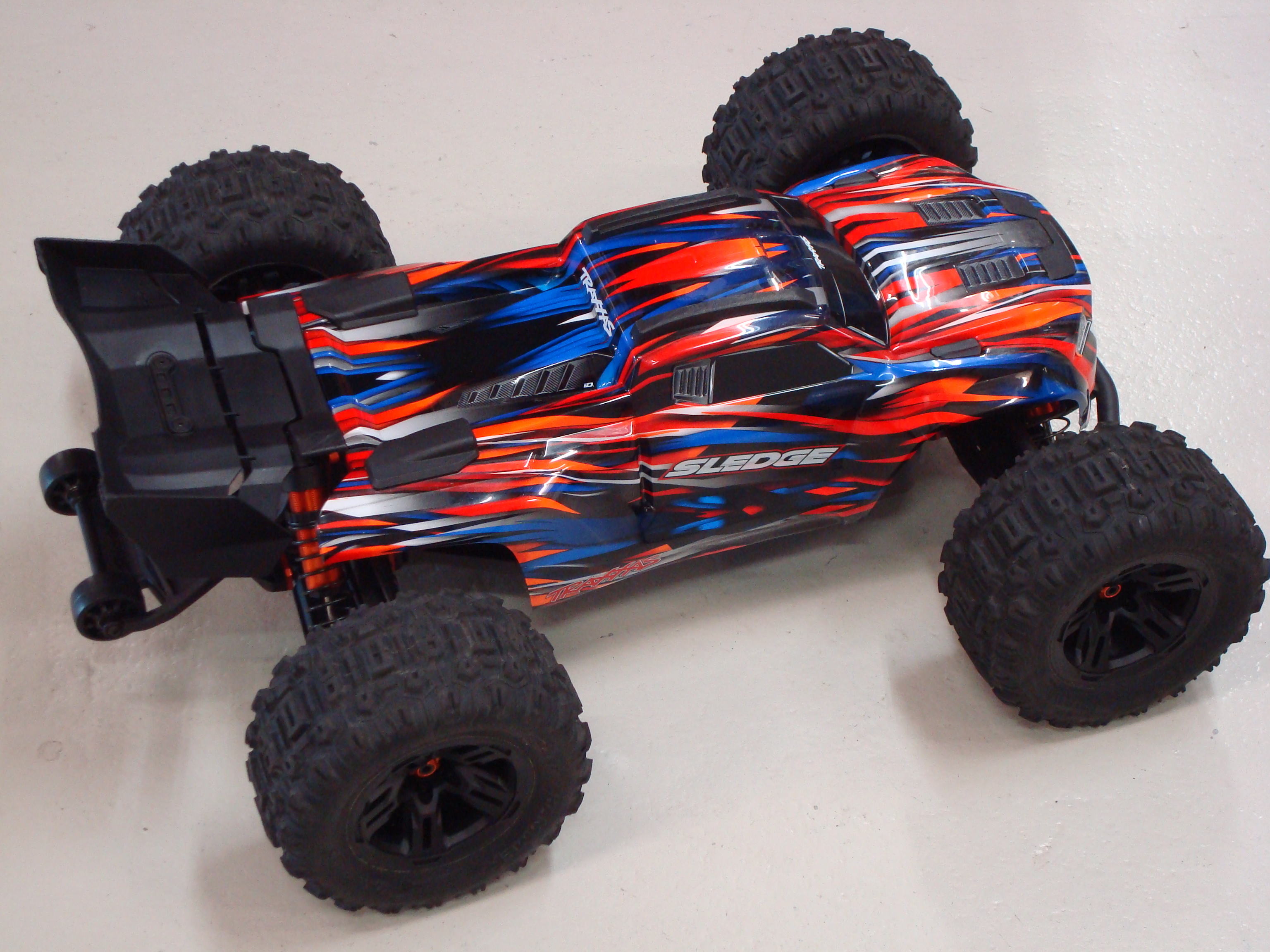 Occasion Traxxas Sledge V2 Belted Brushless 6S Off-Road Truggy 1/8 4WD TSM RTR Orange
