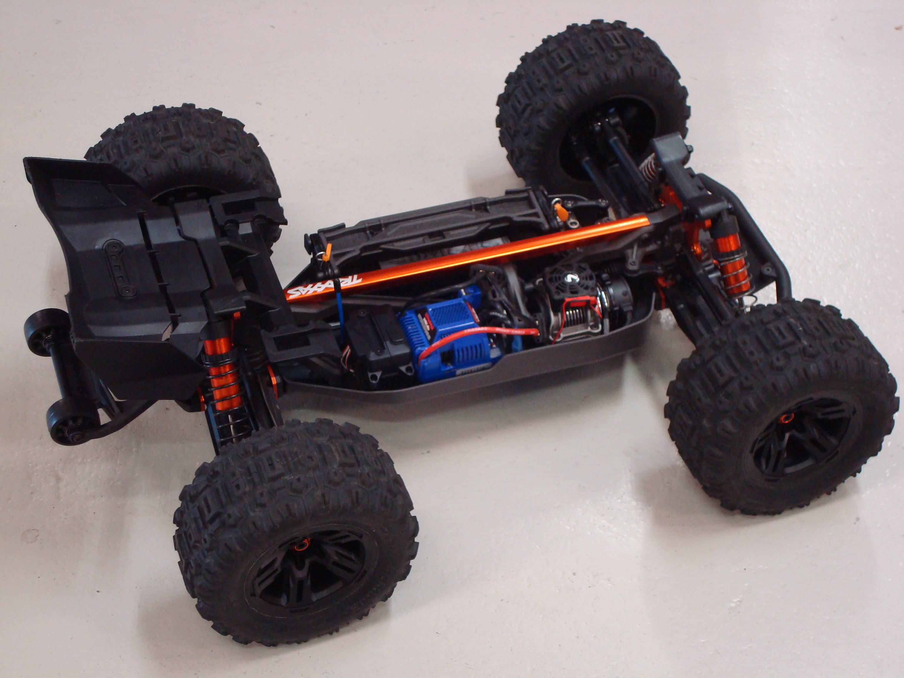 Occasion Traxxas Sledge V2 Belted Brushless 6S Off-Road Truggy 1/8 4WD TSM RTR Orange