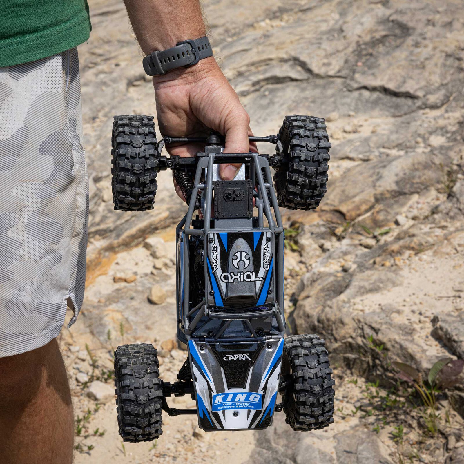 Axial UTB18 Capra 4WS 4X4 RTR Brushed Rock Crawler (Battery & Charger Included) Blue 1/18