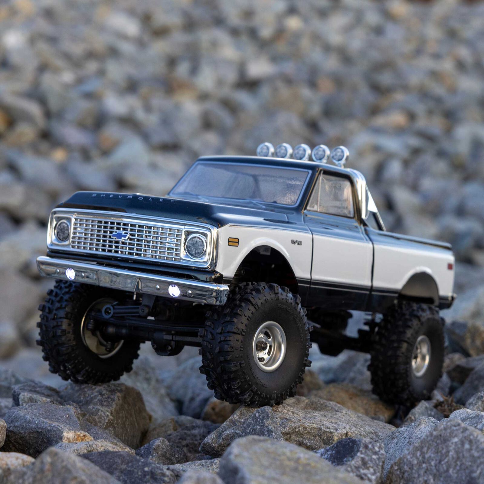 Axial SCX24 1967-1972 Chevrolet C10 4WD Truck Brushed RTR Black/White 1/24