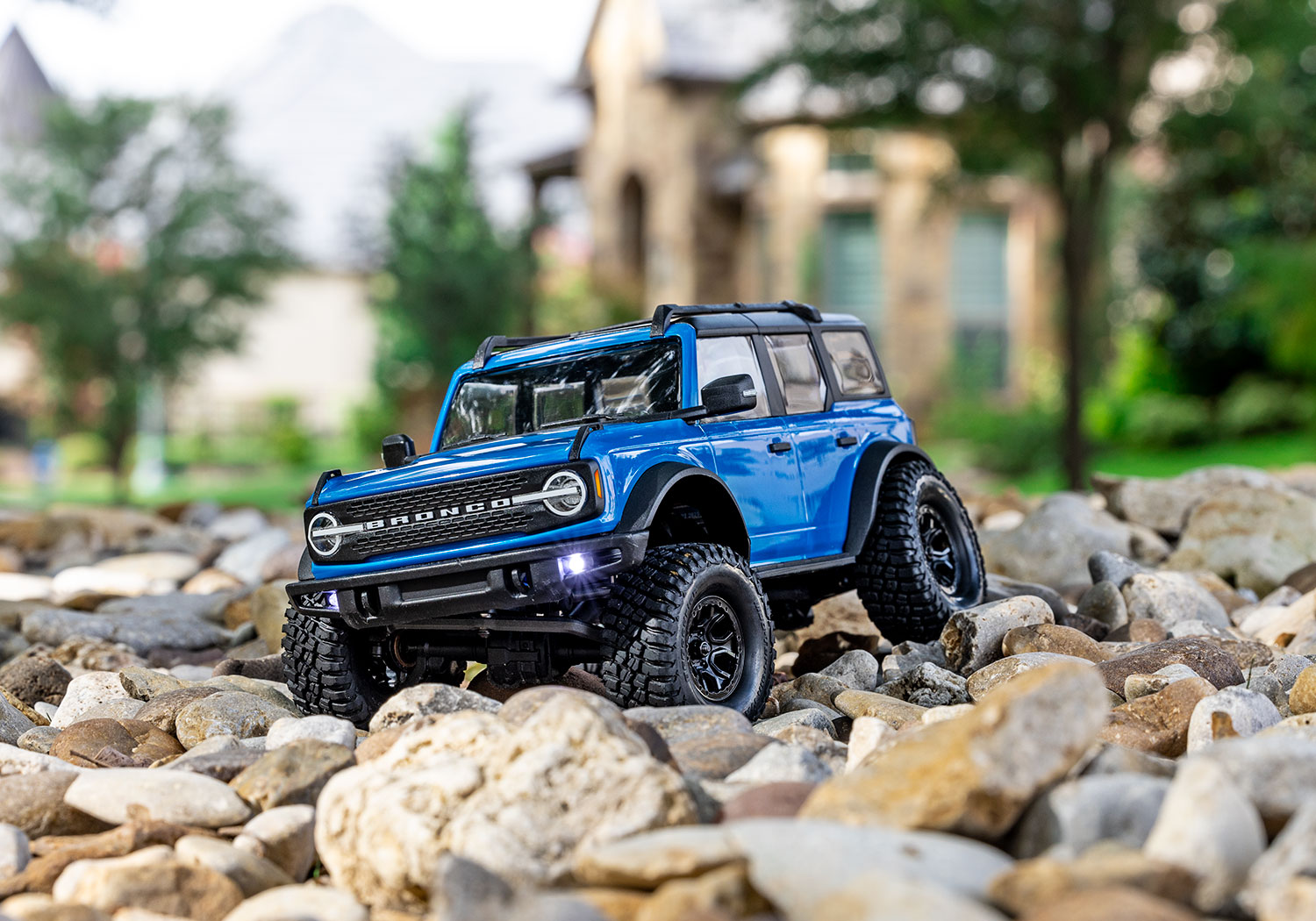 Traxxas TRX-4M Bronco 4WD Electric Scale and Trail Crawler with TQ 1/18 Blue