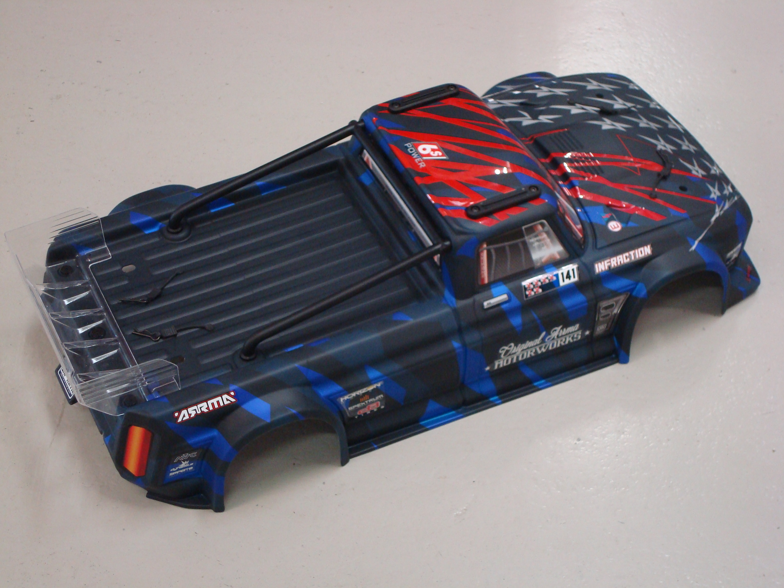 Occasion ARRMA Infraction 6S BLX Painted Blue/Red Complete Body 1/7