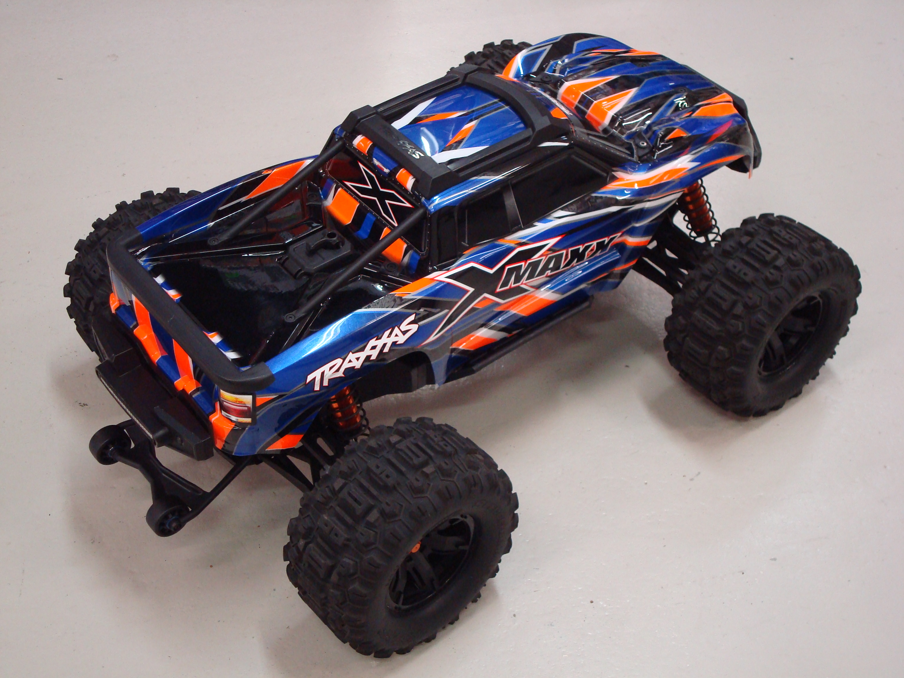 Occasion Traxxas X-Maxx 4WD 8S Belted Brushless Monster Truck RTR TSM 30+ Volts 1/5 Orange