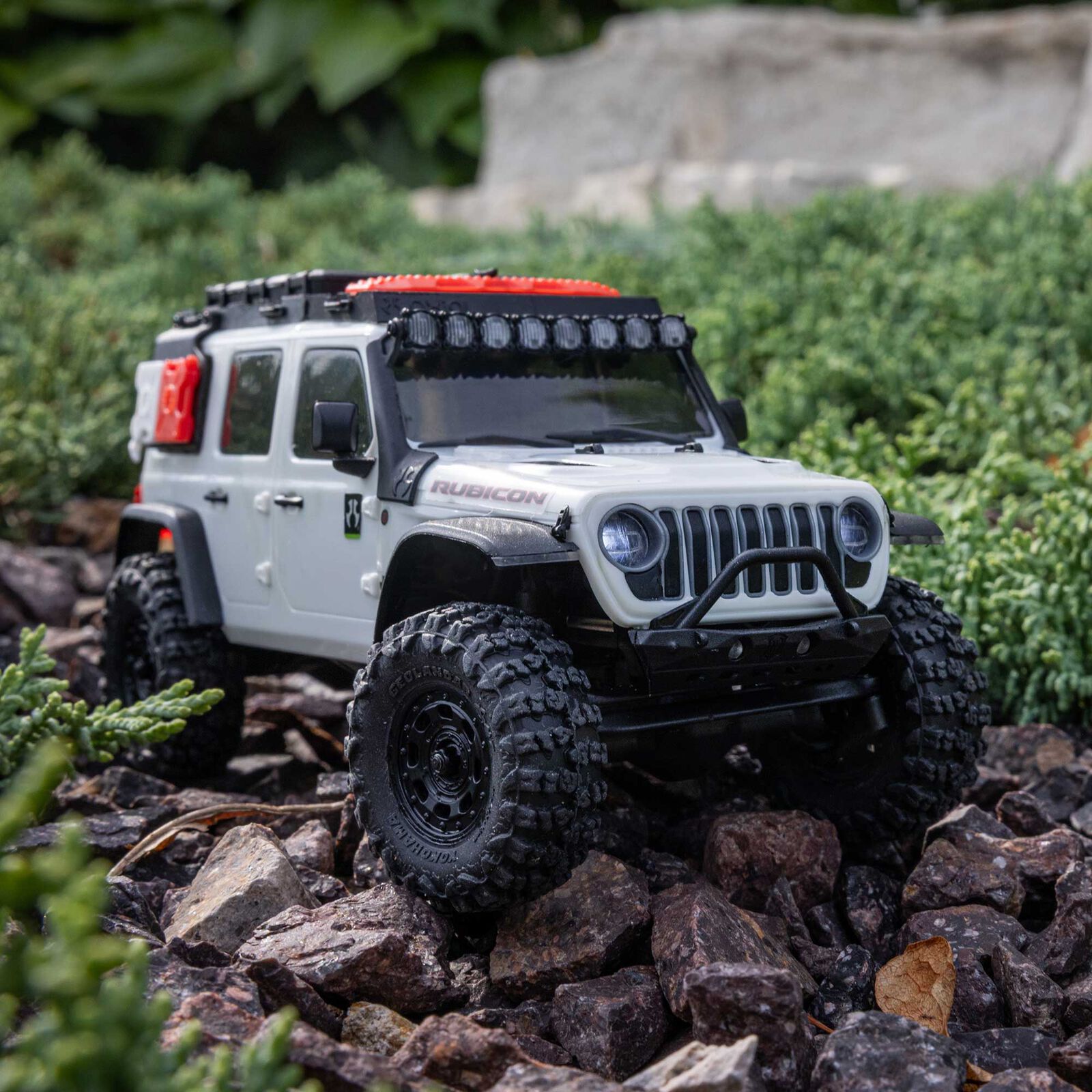 Axial SCX30 Jeep Wrangler JLU 4X4 RTR Brushed Rock Crawler (Battery & Charger Included), White 1/30