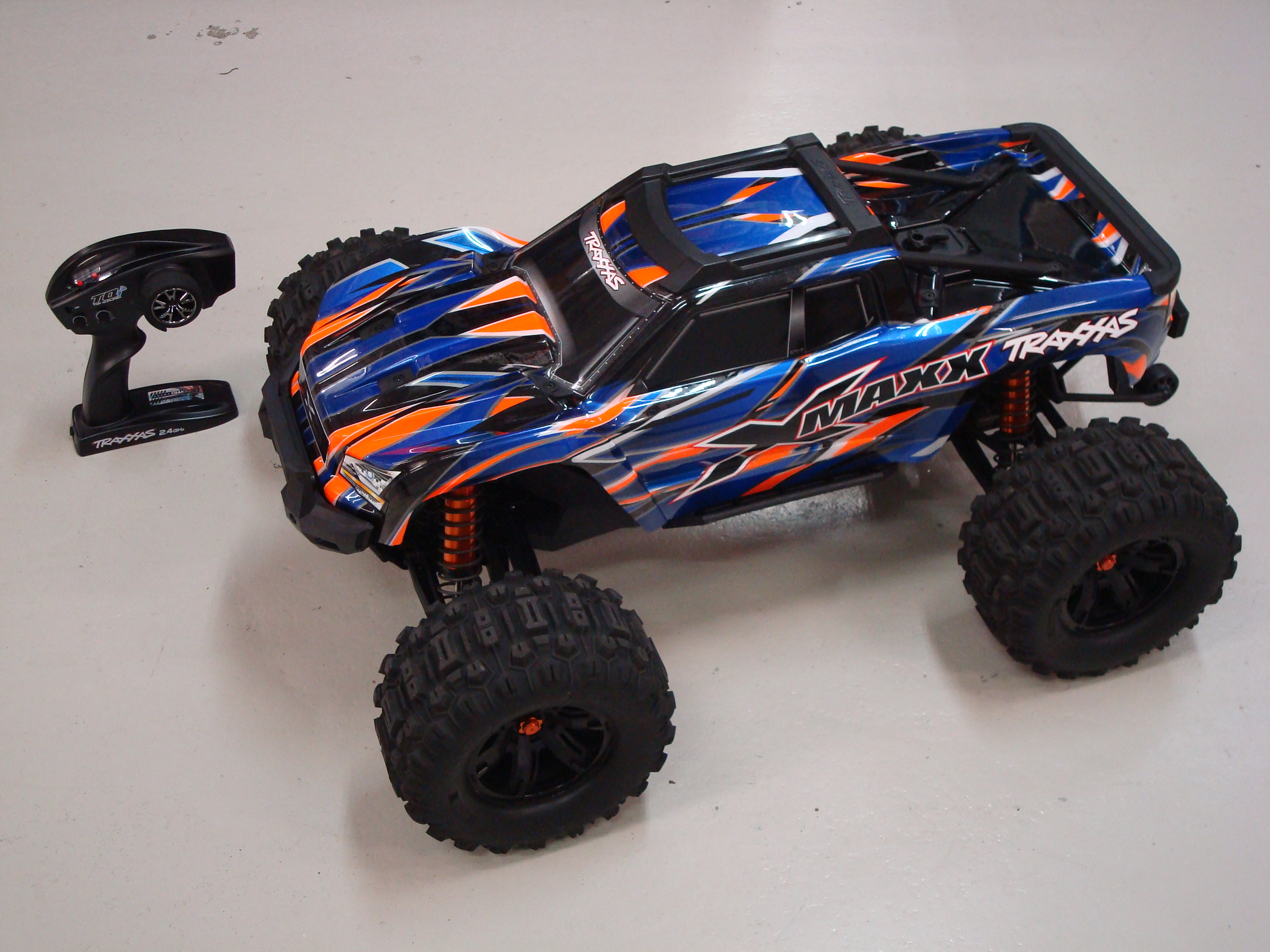 Occasion Traxxas X-Maxx 4WD 8S Belted Brushless Monster Truck RTR TSM 30+ Volts 1/5 Orange