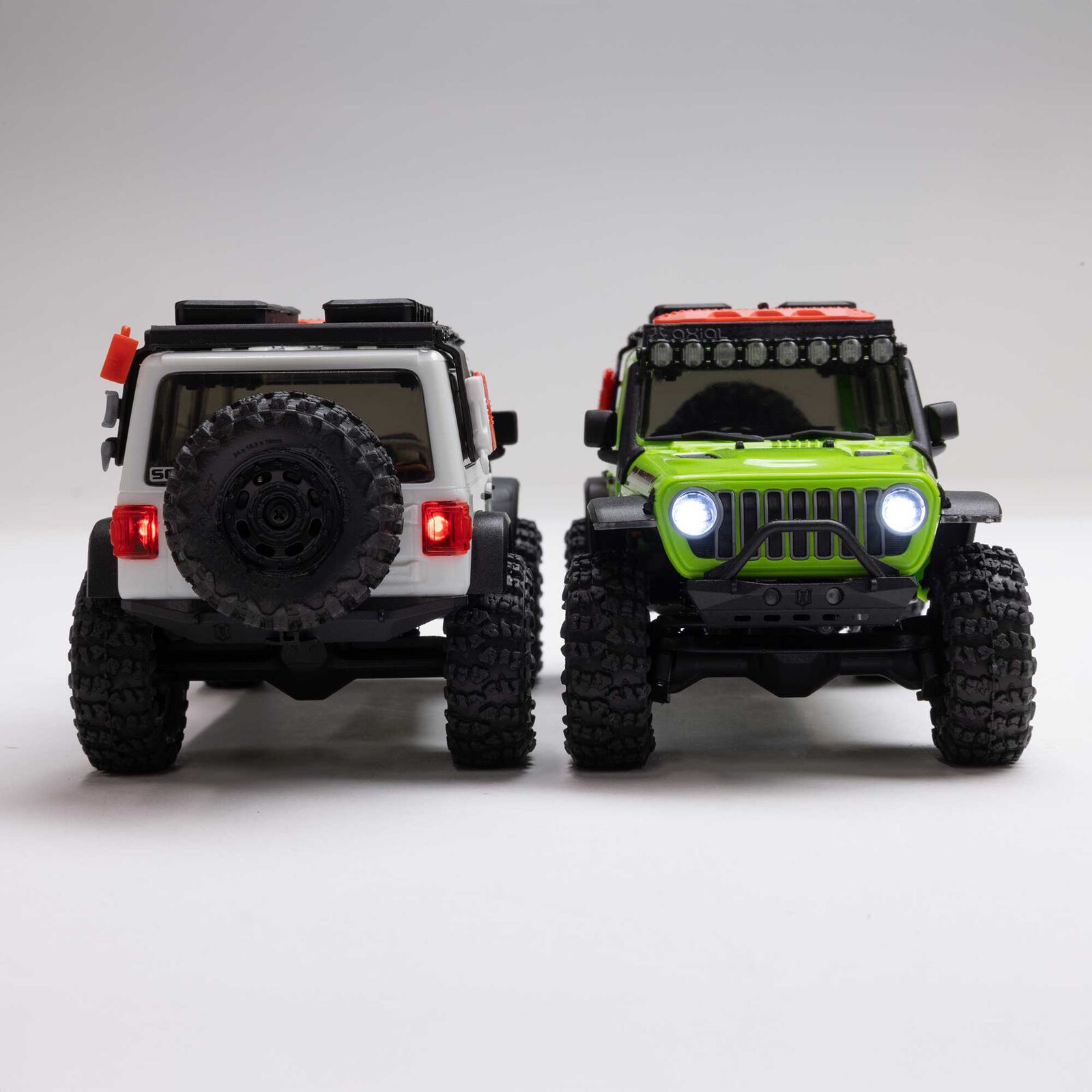 Axial SCX30 Jeep Wrangler JLU 4X4 RTR Brushed Rock Crawler (Battery & Charger Included), White 1/30