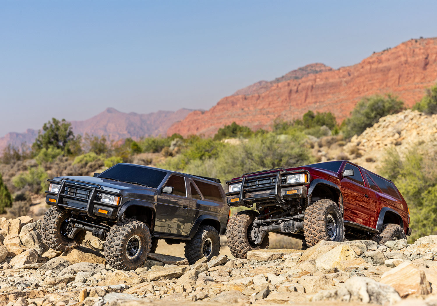 Traxxas Nissan Pathfinder TRX-4 4WD Scale and Trail Crawler Fully-Assembled 1/10 Silver