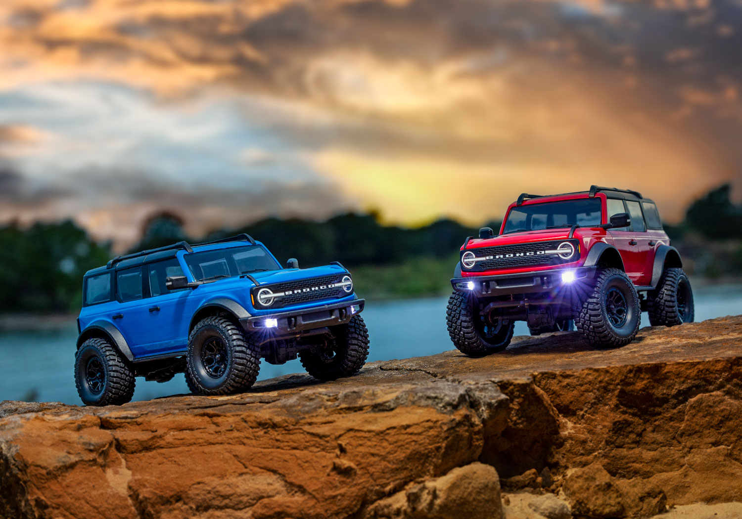 Traxxas TRX-4M Bronco 4WD Electric Scale and Trail Crawler with TQ 1/18 Blue