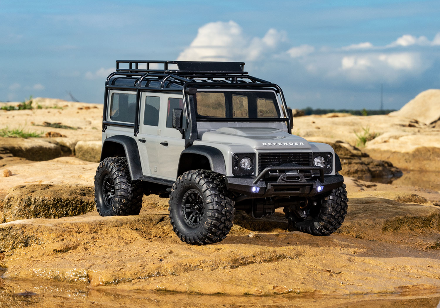 Traxxas TRX-4M Land Rover 4WD Electric Scale and Trail Crawler with TQ 1/18 Pink