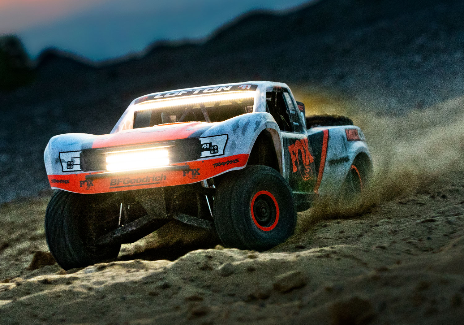 Traxxas Unlimited Desert Racer Pro-Scale 4WD incl. LED TQi VXL-6S FOX 1/8 Orange